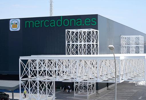 Exterior de la «colmena», almacén para la venta online ubicado en Valencia