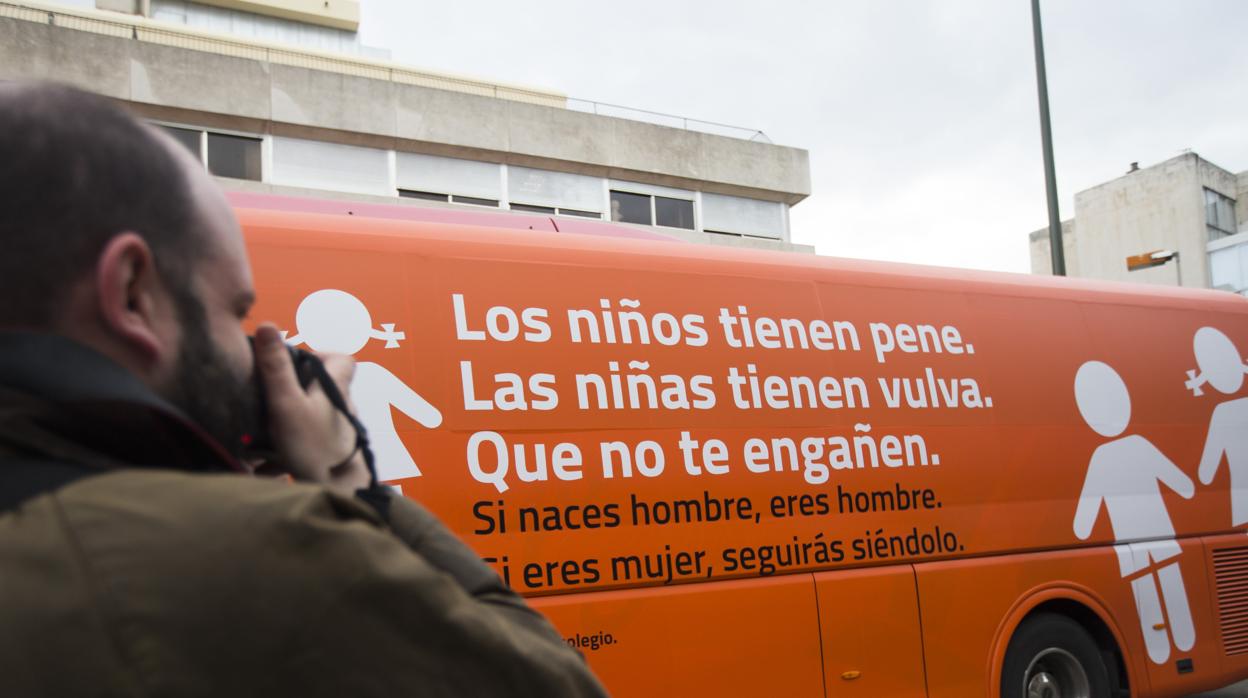 Autobús de Hazteoir de la campaña de 2017