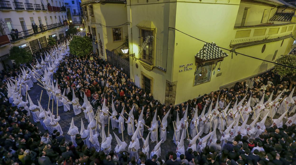 Salida de la Amargura en San Juan de la Palma en Sevilla