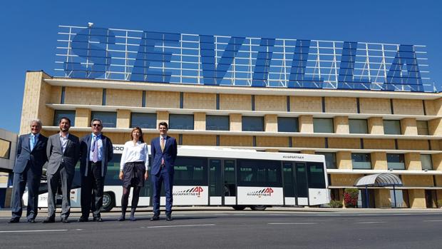 El primer autobús eléctrico aeroportuario llega a Sevilla