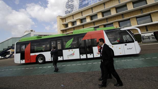 El aeropuerto de Sevilla albergará un centro de reparación de buses eléctricos