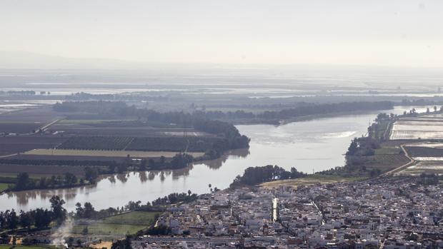 El Puerto de Sevilla licita el dragado de mantenimiento del canal de navegación del río Guadalquivir