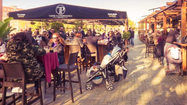 De «terraceo» y copas en Torre de los Perdigones: la moda de esta primavera