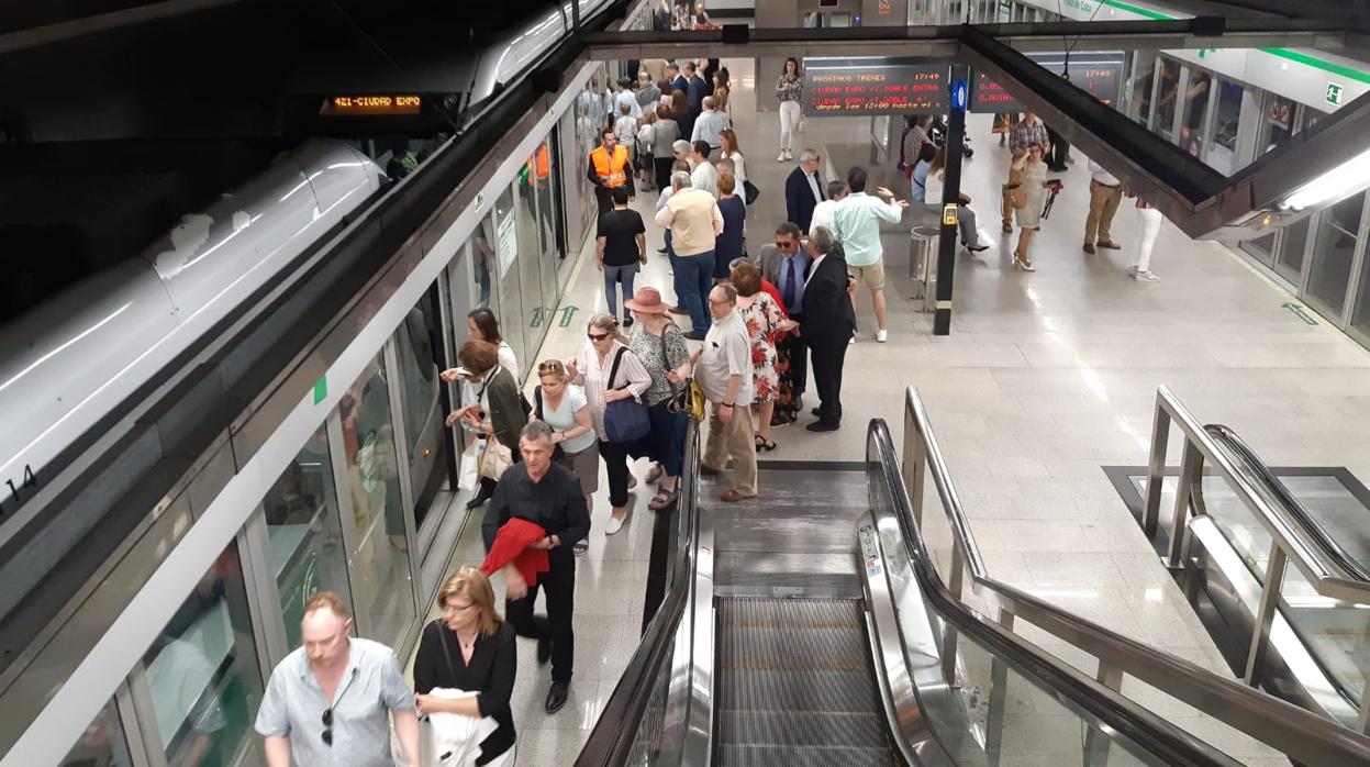 Estación de Metro de Sevilla este Domingo de Ramos