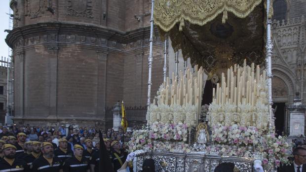 Semana Santa de Sevilla en directo: las procesiones del Lunes Santo en la Catedral