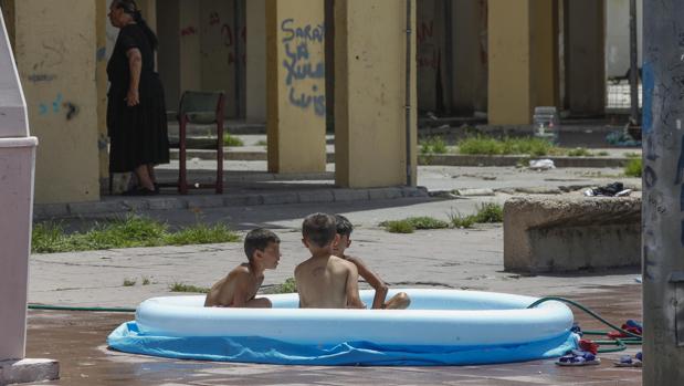 Los niños de los barrios pobres de Sevilla enferman antes y con más frecuencia que el resto