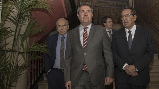 Un sondeo da un triunfo holgado al PSOE con 5 ediles más que el PP