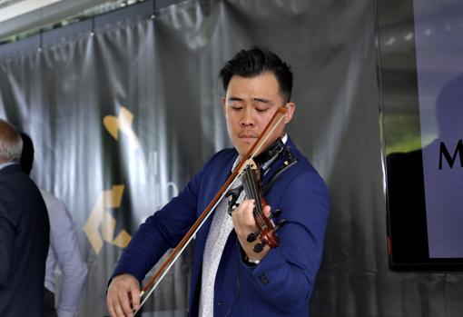 Javilín al violín en la presentación del Festival