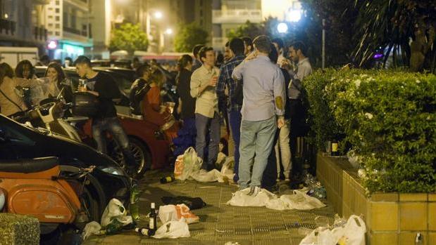 El Ayuntamiento impone la ley seca a partir de las 18 horas en Los Remedios para frenar el botellón