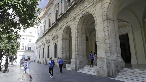 El Ayuntamiento de Sevilla aprueba una oferta de 269 empleos públicos