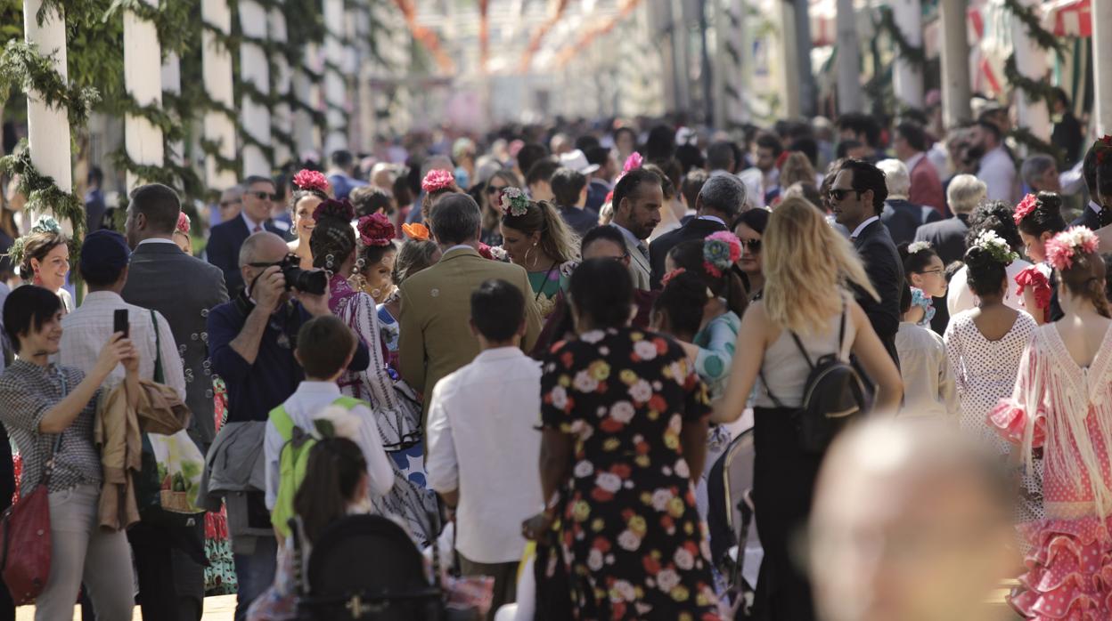 Ayer por la tarde no se cabía en la Feria, que tenía bullas en todas sus calles