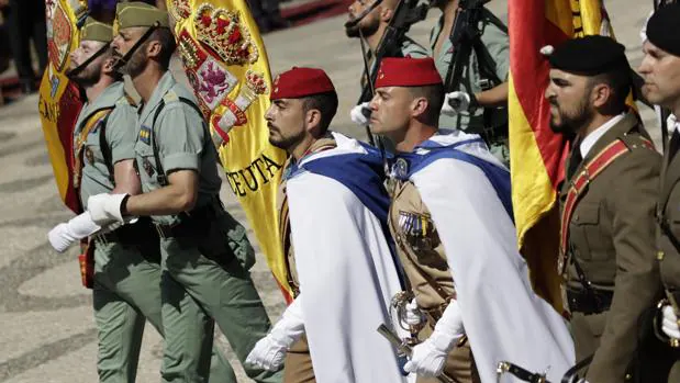 Un gran ejercicio militar en el Guadalquivir como antesala a la celebración