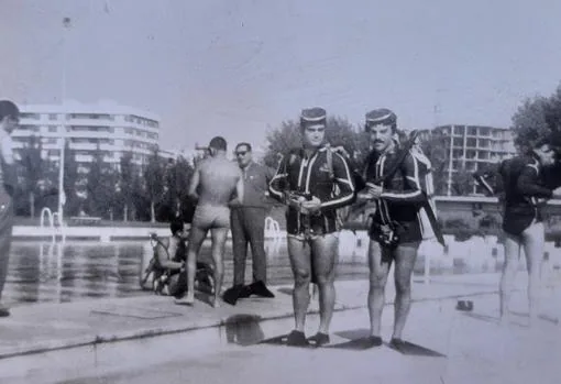Miembros del GEAS de las primeras promociones en los años 80, en Sevilla