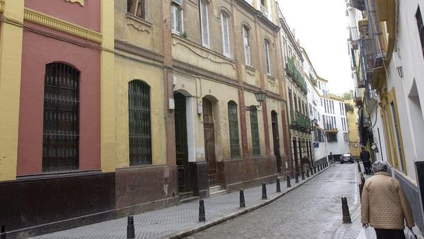 Casi 27.000 euros de multa a los corralones de la calle Castellar de Sevilla por realizar obras sin licencia