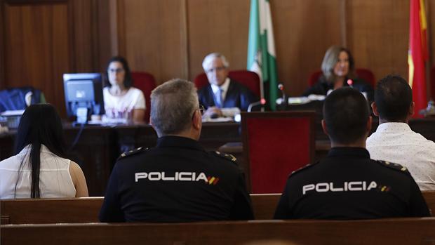 El forense corrobora que se ejerció «mucha violencia» en la muerte del bebé de 18 meses en el barrio de Los Prunos