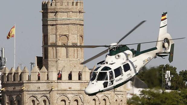 Las mejores imágenes de la exhibición operativa de las Fuerzas Armadas en el Guadalquivir