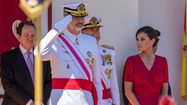 El Rey dedica el brindis a los soldados que están en misiones fuera de España