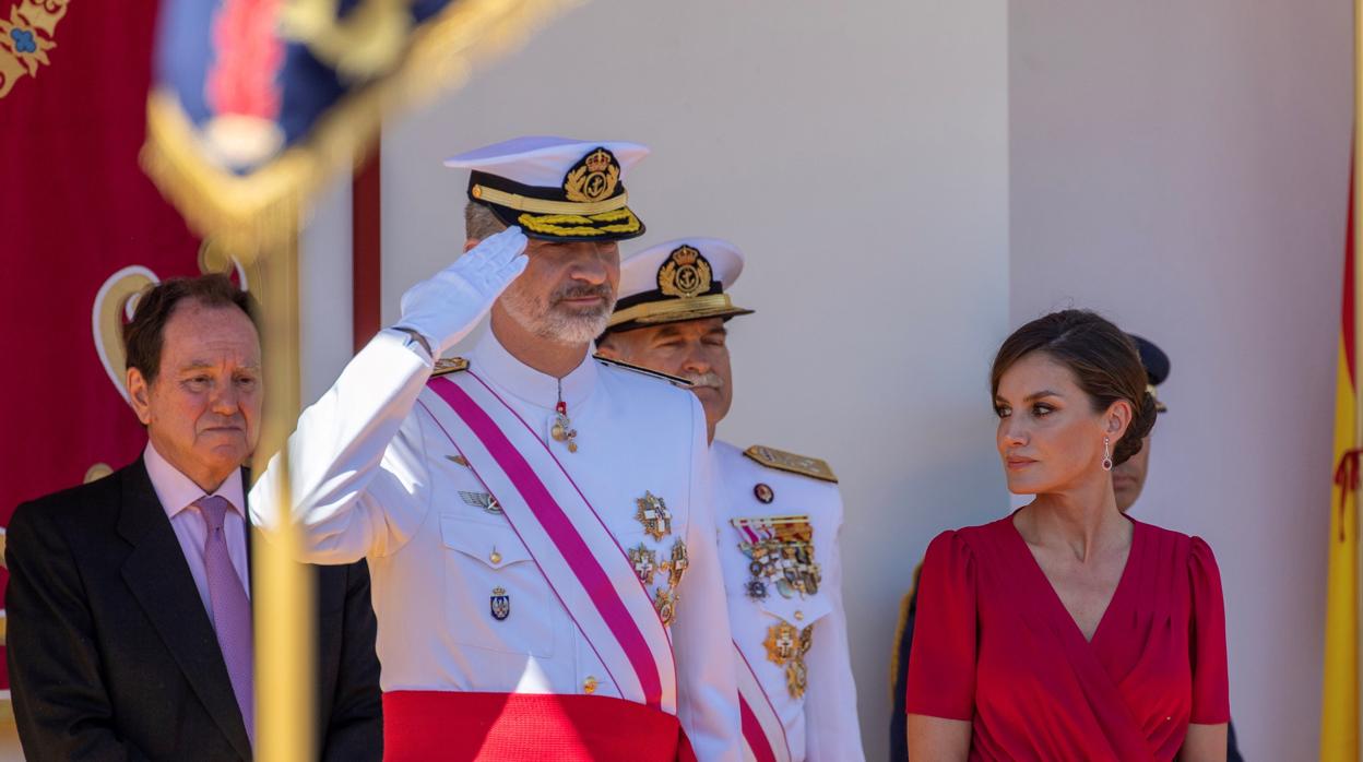 Los Reyes presiden el desfile militar