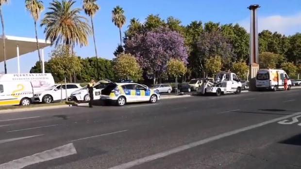 Herido leve un motorista tras caerse y chocar contra la mediana de la calle Torneo de Sevilla