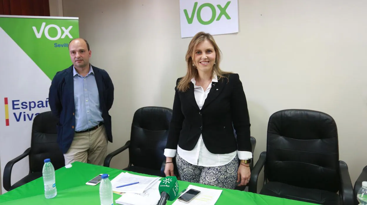 Cristina Peláez y Gonzalo García, los dos concejales de Vox en Sevilla
