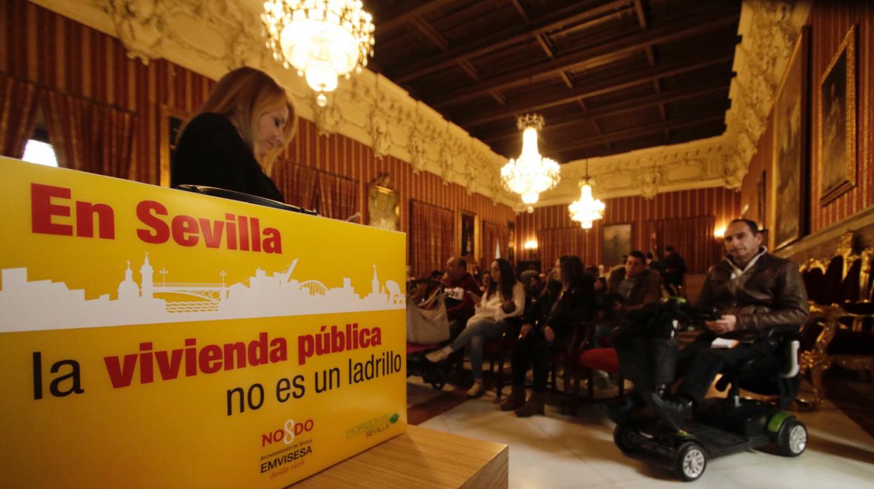 Entrega de viviendas públicas en el Ayuntamiento de Sevilla