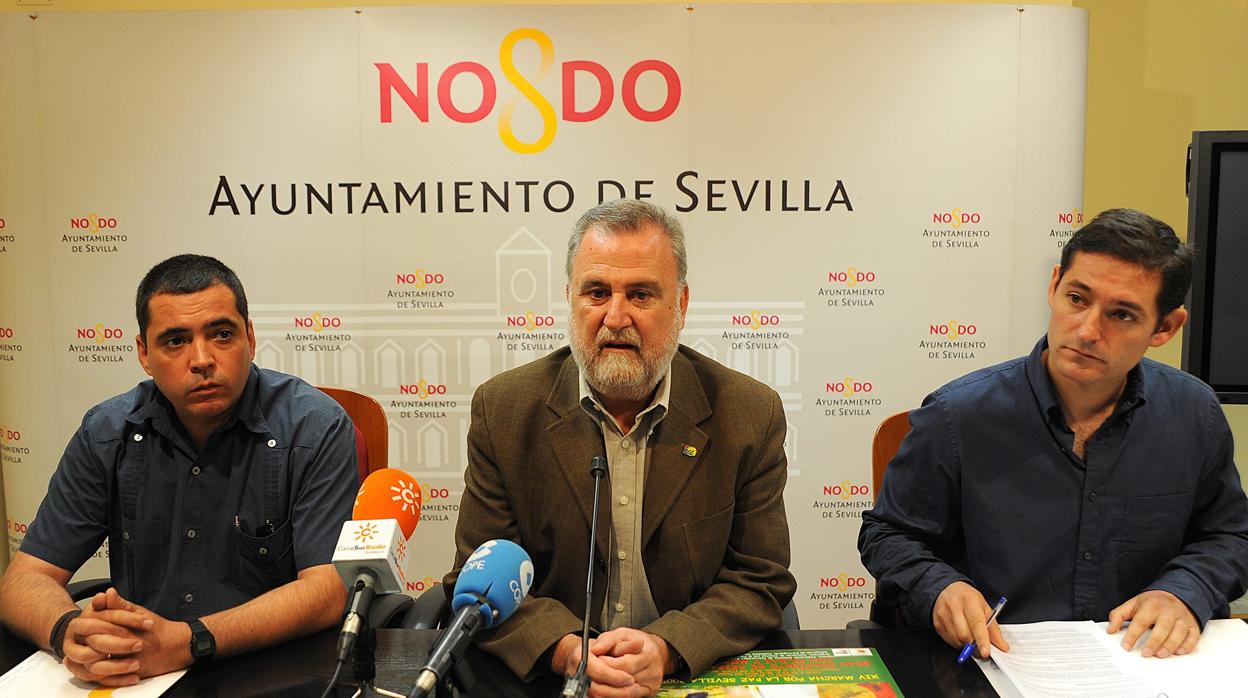 Carlos Vázquez, Antonio Rodrigo Torrijos y Miguel López Adán, en una rueda de prensa en 2009