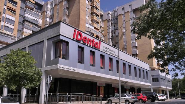 Afectados sevillanos de iDental estudian demandar a algunos dentistas por «negligencia médica»