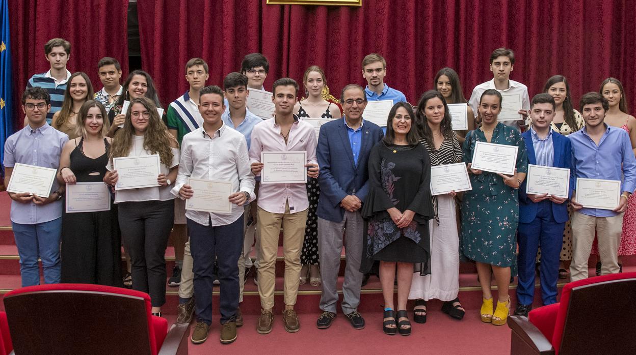 El rector de la Universidad de Sevilla, Miguel Ángel Castro, presidió el acto de entrega de premios