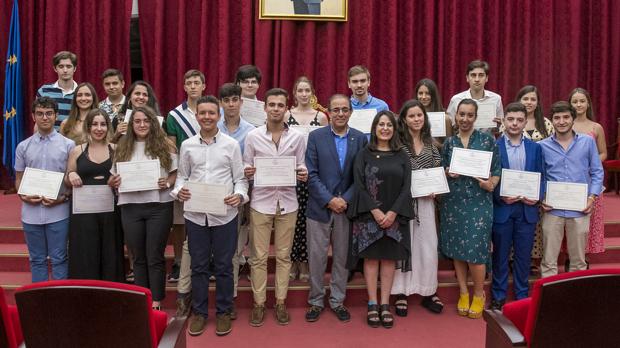 La Universidad de Sevilla premia la excelencia en las Olimpiadas del Conocimiento