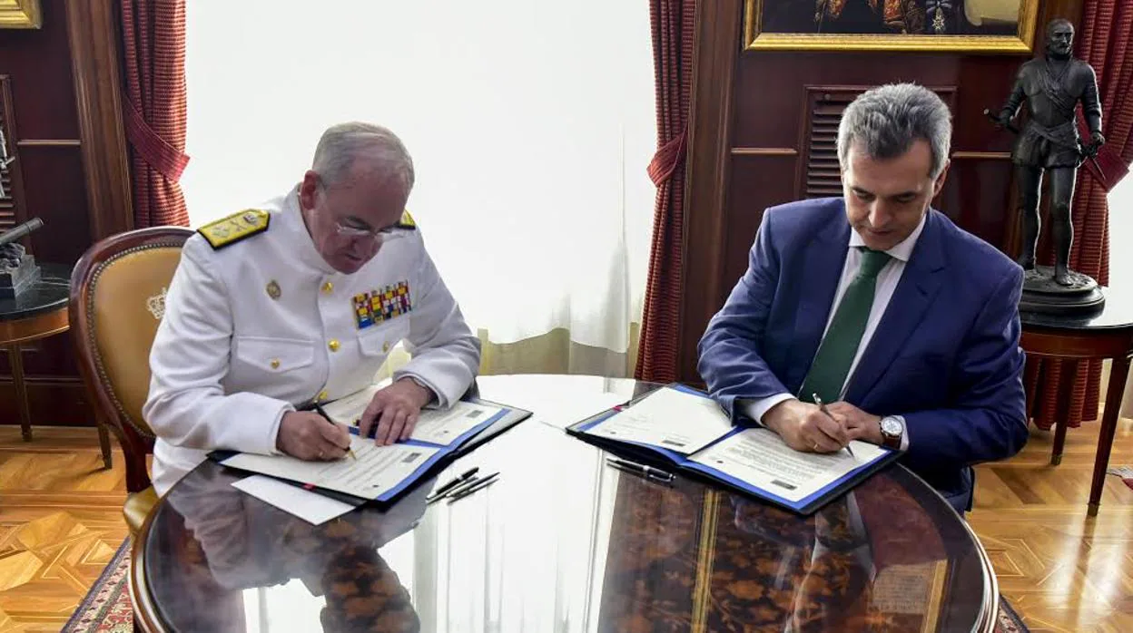 Firma del convenio entre La Armada y la Univesrsidad San Pablo CEU