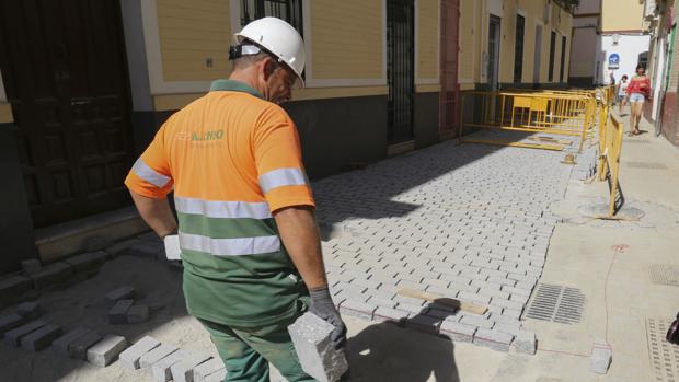 Un verano de obras en Sevilla: las calles que estarán cortadas y cómo se reurbanizarán
