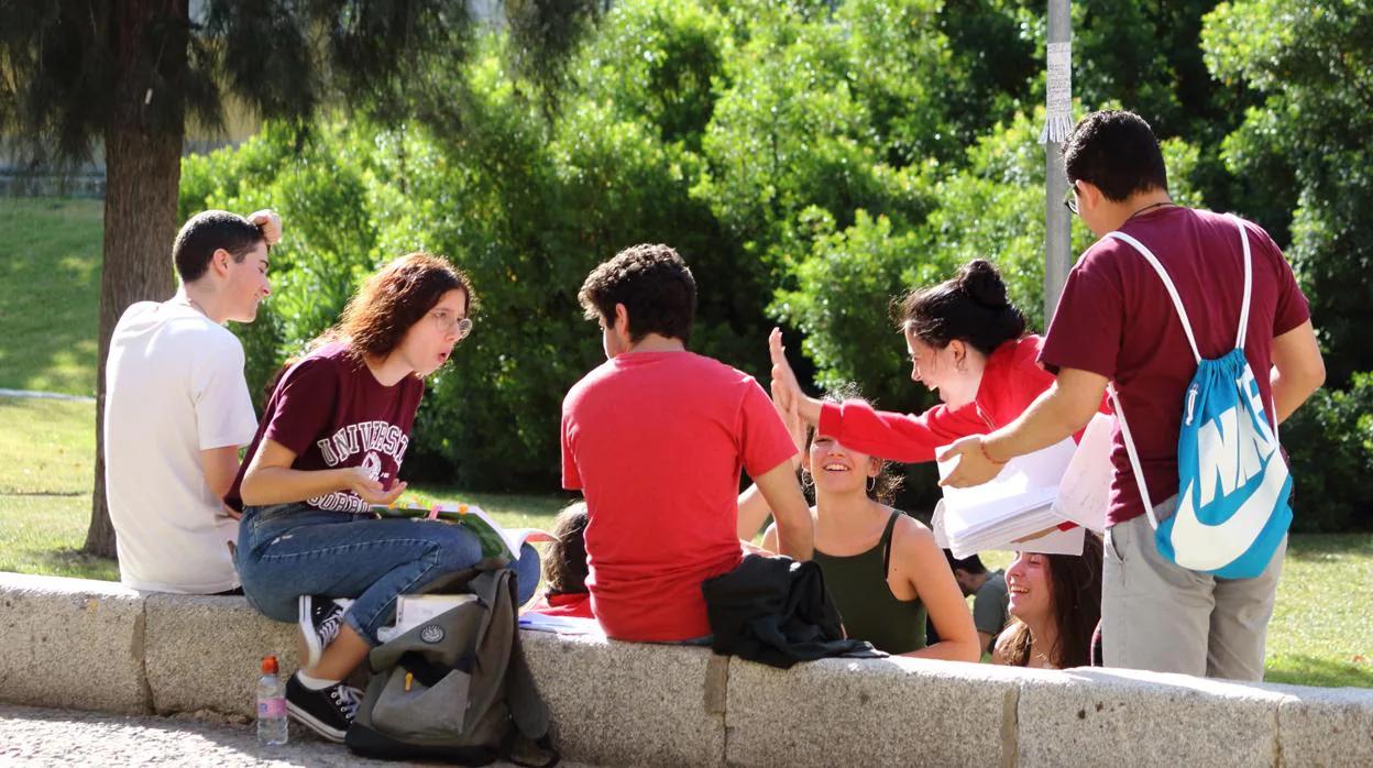 Estudiantes en el campus de la UPO de Sevilla