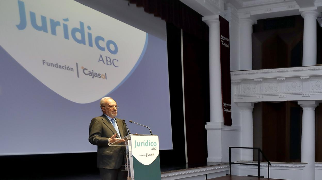 Santiago Muñoz Machado, tras recoger el Premio Jurídico ABC-Cajasol