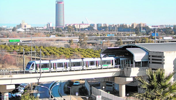 Espadas, decepcionado con la respuesta de la Junta al metro de Sevilla, pide una reunión a Moreno