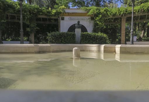 Fuente en la glorieta de Luca de Tena