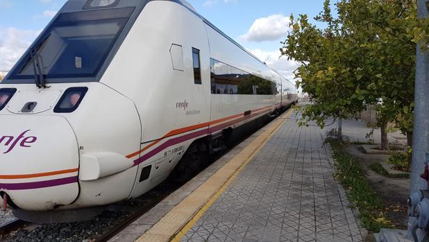 El PP de Sevilla reclama al Gobierno de Pedro Sánchez una mayor frecuencia de los trenes en Arahal