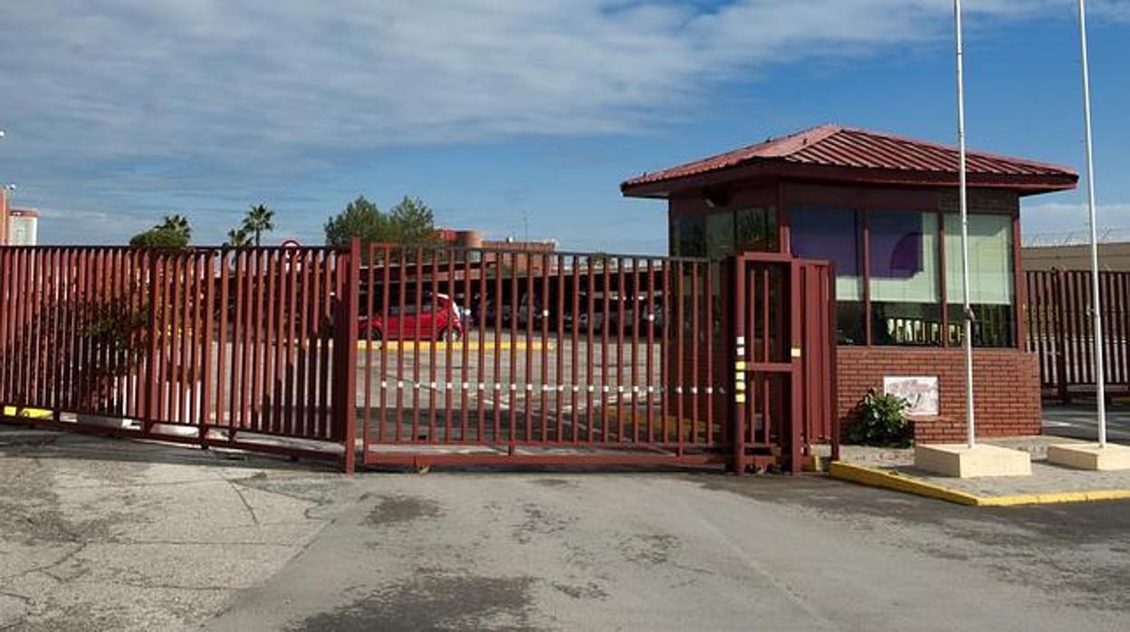 Acceso al centro penitenciario de Sevilla 1