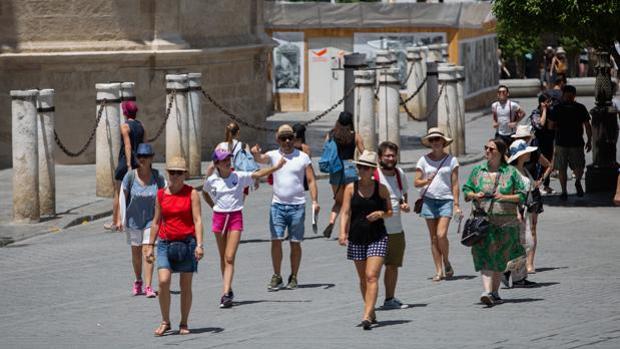 Encuesta: ¿Qué te parecen las «nuevas» normas de vestimenta de la Catedral de Sevilla?