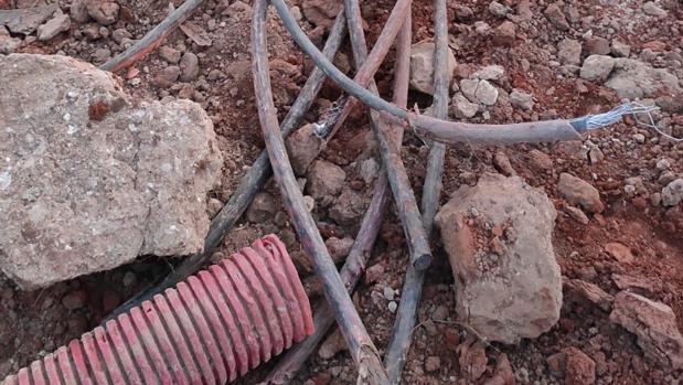 Detenidos en Dos Hermanas tres varones por robar cables de cobre en las obras de la SE-40