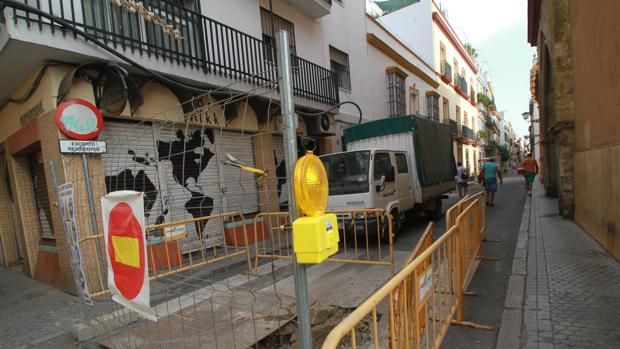 Quince calles de Sevilla seguirán en obras tras el verano