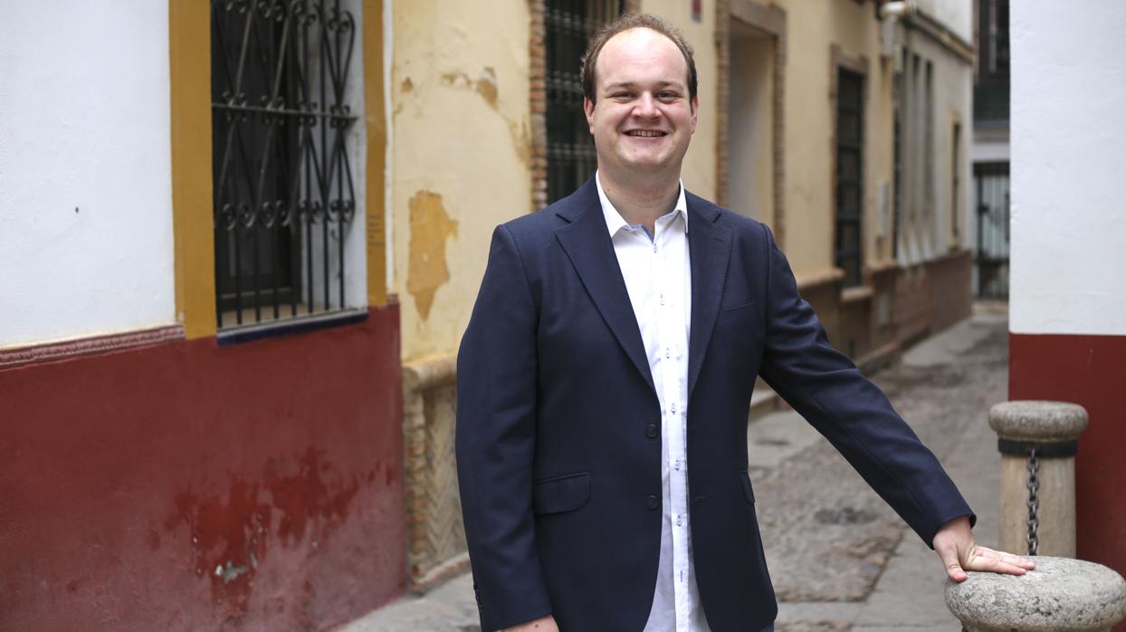 Alberto Carretero en el barrio de Santa Cruz de Sevilla