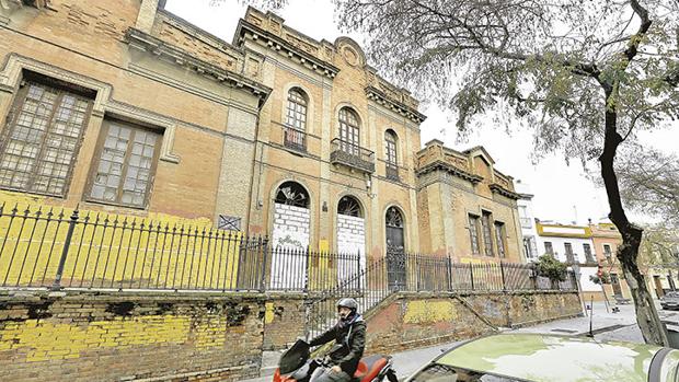 Buscan asesoramiento para definir la mejor actuación para recuperar el antiguo colegio de San Bernardo