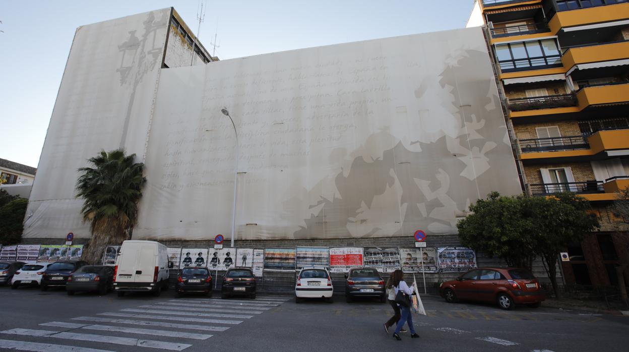 La vieja comisaría central de la Gavidia sigue tapada con lonas