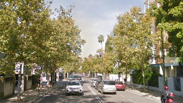 Un vigilante resulta herido al mediar en una reyerta entre dos familias en Sevilla