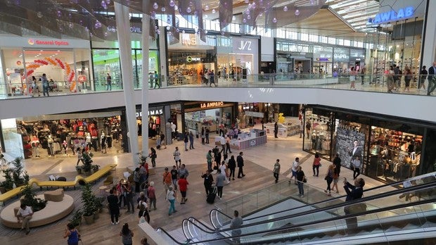 El centro comercial Lagoh abre al público sin grandes colas