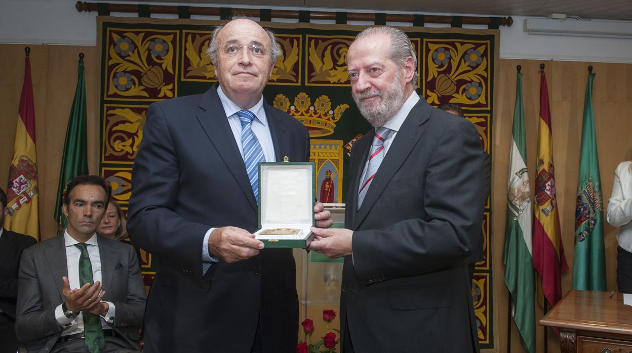 Fernando Martínez Salcedo con el presidente de la Diputación de Sevilla