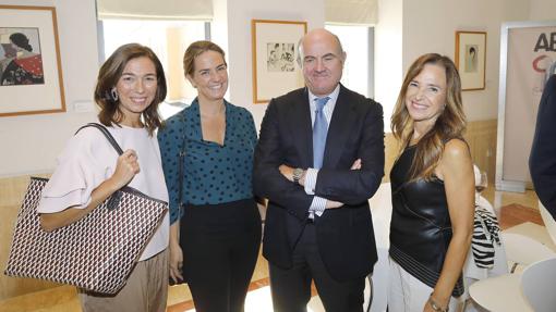 Constanza Fernández, Sol Cruz-Guzmán, Luis de Guindos y Teresa Jiménez-Becerril