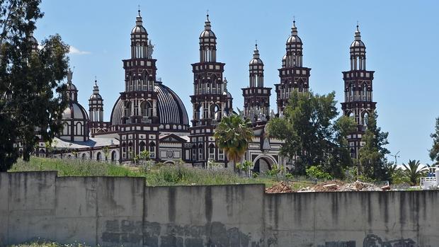 Piden enterrar a Franco en la basílica de El Palmar de Troya