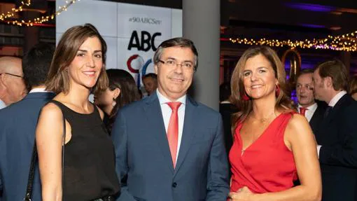 Victoria Pineda, Beatriz Gálvez y Manuel González