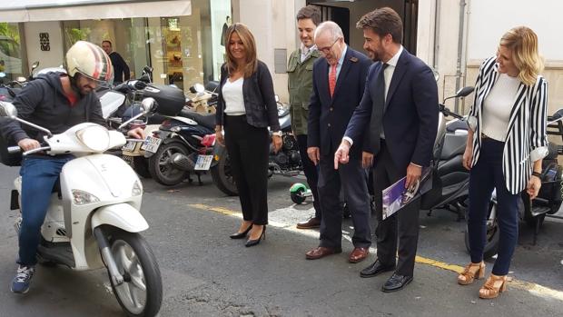 El asfaltado de Sevilla, «una trampa mortal» para los conductores de motos